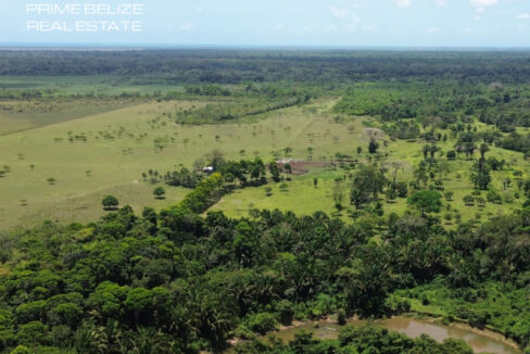 PF0066-Farm-estate-bordered-by-River