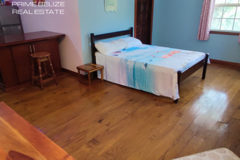 PH0071-lower-bedroom