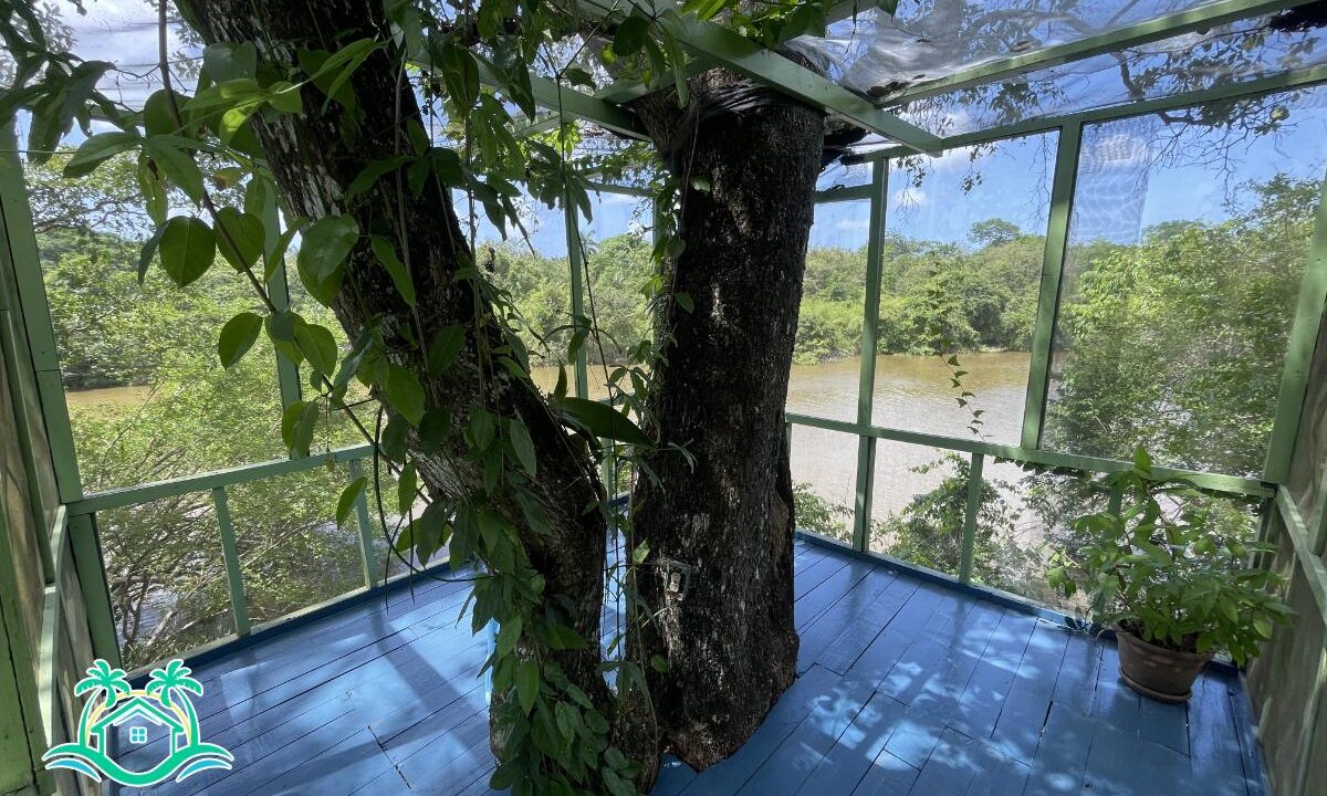 Beautiful Riverfront Home in Burrell Boom