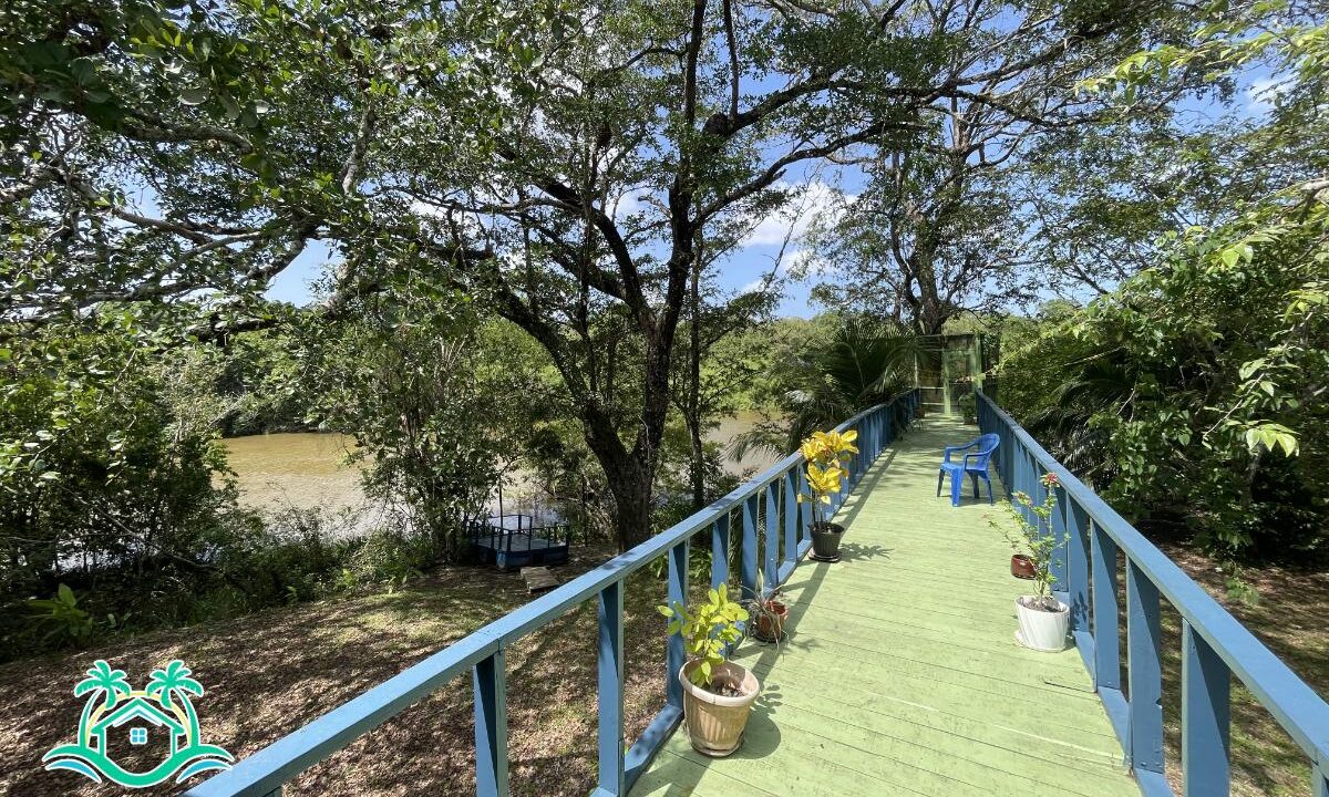 Beautiful Riverfront Home in Burrell Boom