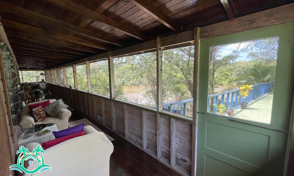 Beautiful Riverfront Home in Burrell Boom