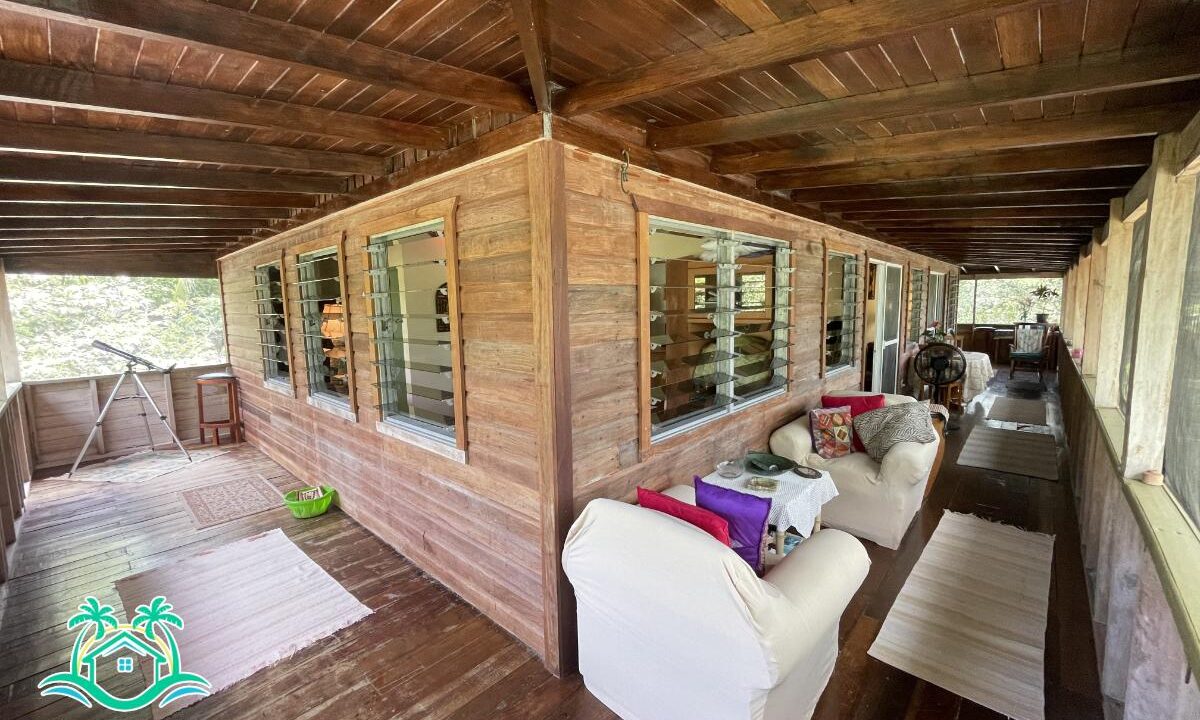 Beautiful Riverfront Home in Burrell Boom