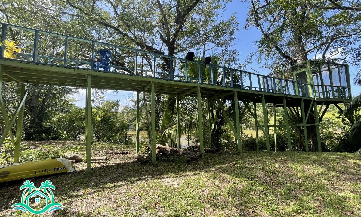 Beautiful Riverfront Home in Burrell Boom