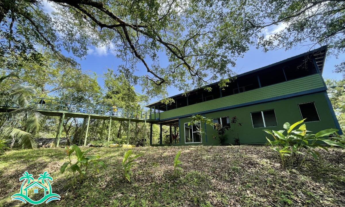 Beautiful Riverfront Home in Burrell Boom
