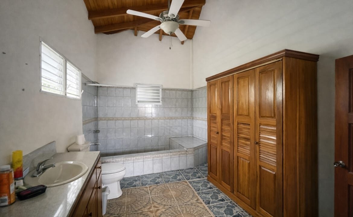 PR-H113-Dangriga-Master-Bathroom-1170x785