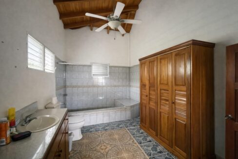 PR-H113-Dangriga-Master-Bathroom-1170x785