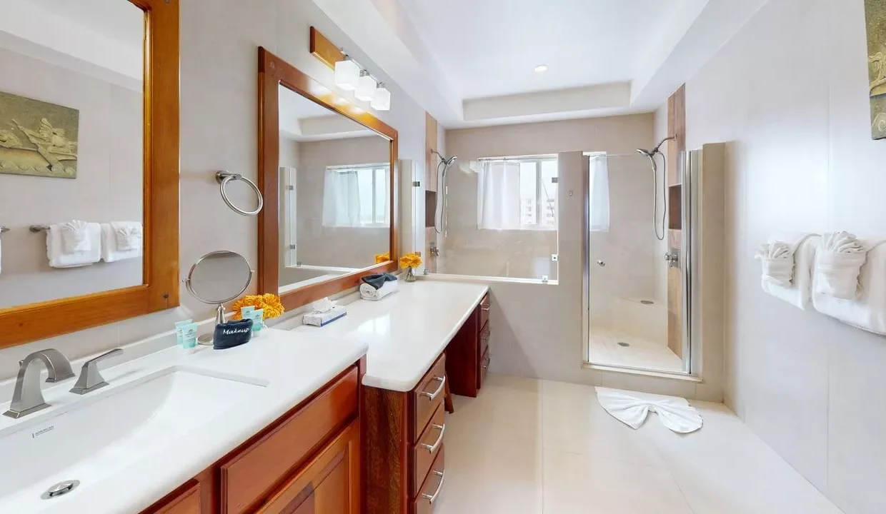 Grand-Caribe-F9-Bathroom