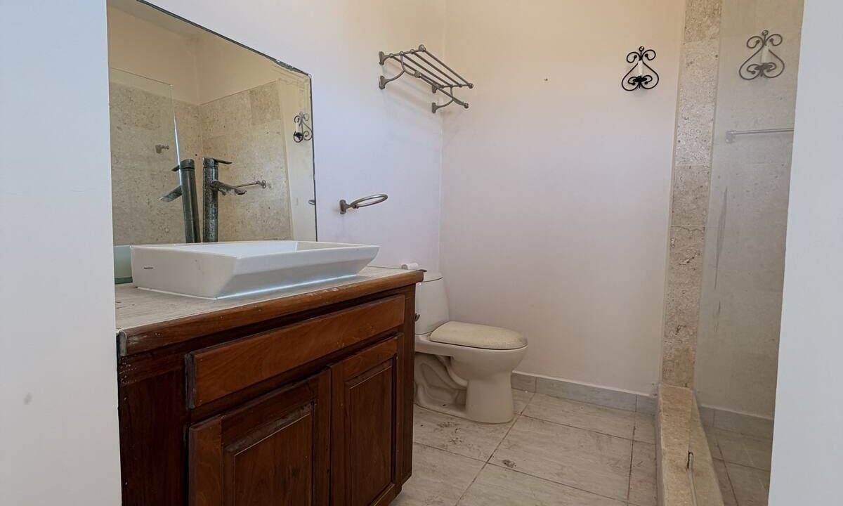 ambergris-caye-canal-front-home-bathroom-shower-02
