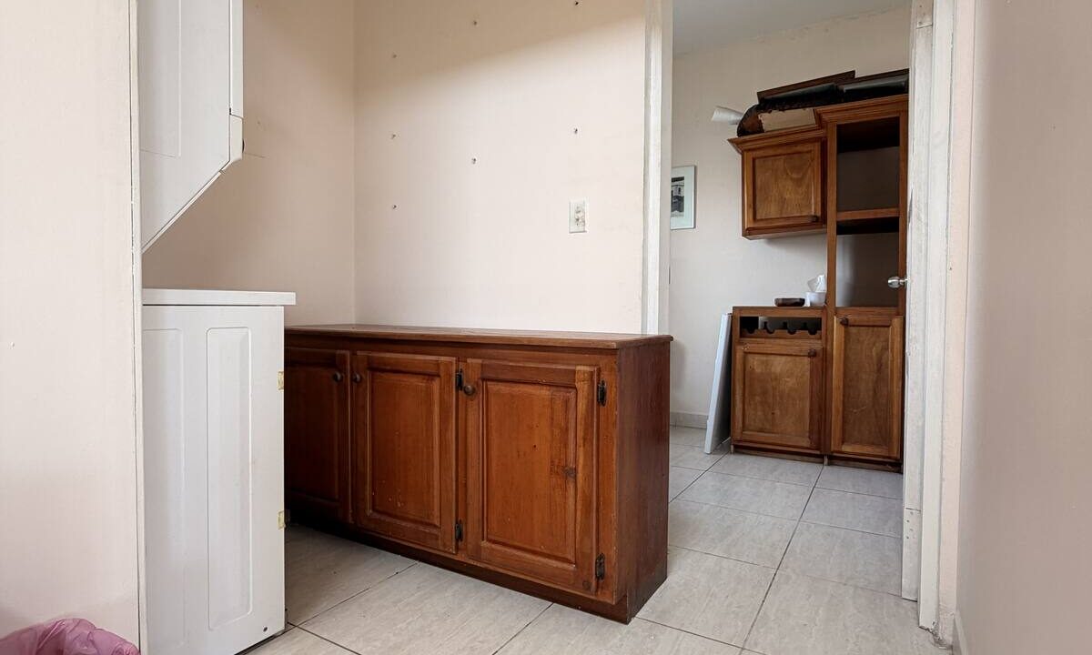 ambergris-caye-canal-front-home-utility-room-01