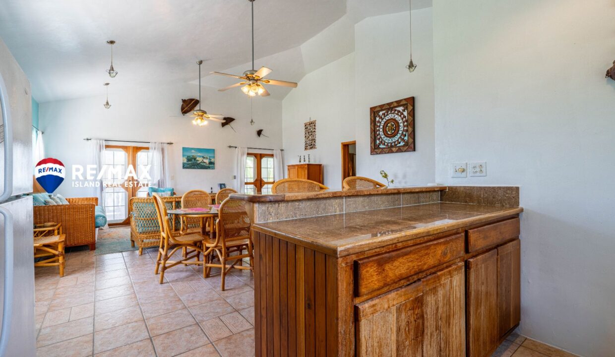 VIEW-THE-BLUE-BEACHFRONT-HOME-RESIZED-WATERMARKED-16