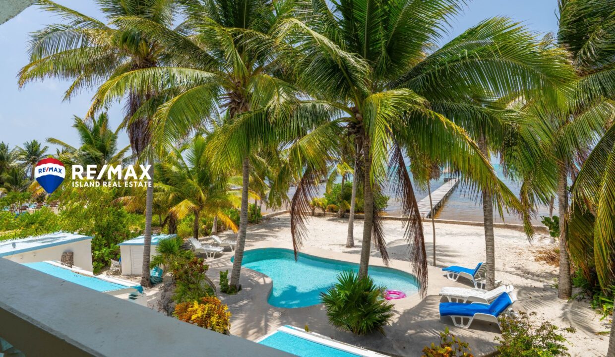 VIEW-THE-BLUE-BEACHFRONT-HOME-RESIZED-WATERMARKED-26