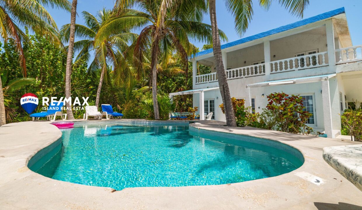 VIEW-THE-BLUE-BEACHFRONT-HOME-RESIZED-WATERMARKED-28