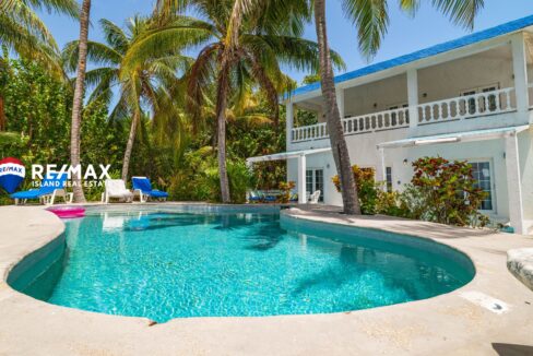 VIEW-THE-BLUE-BEACHFRONT-HOME-RESIZED-WATERMARKED-28