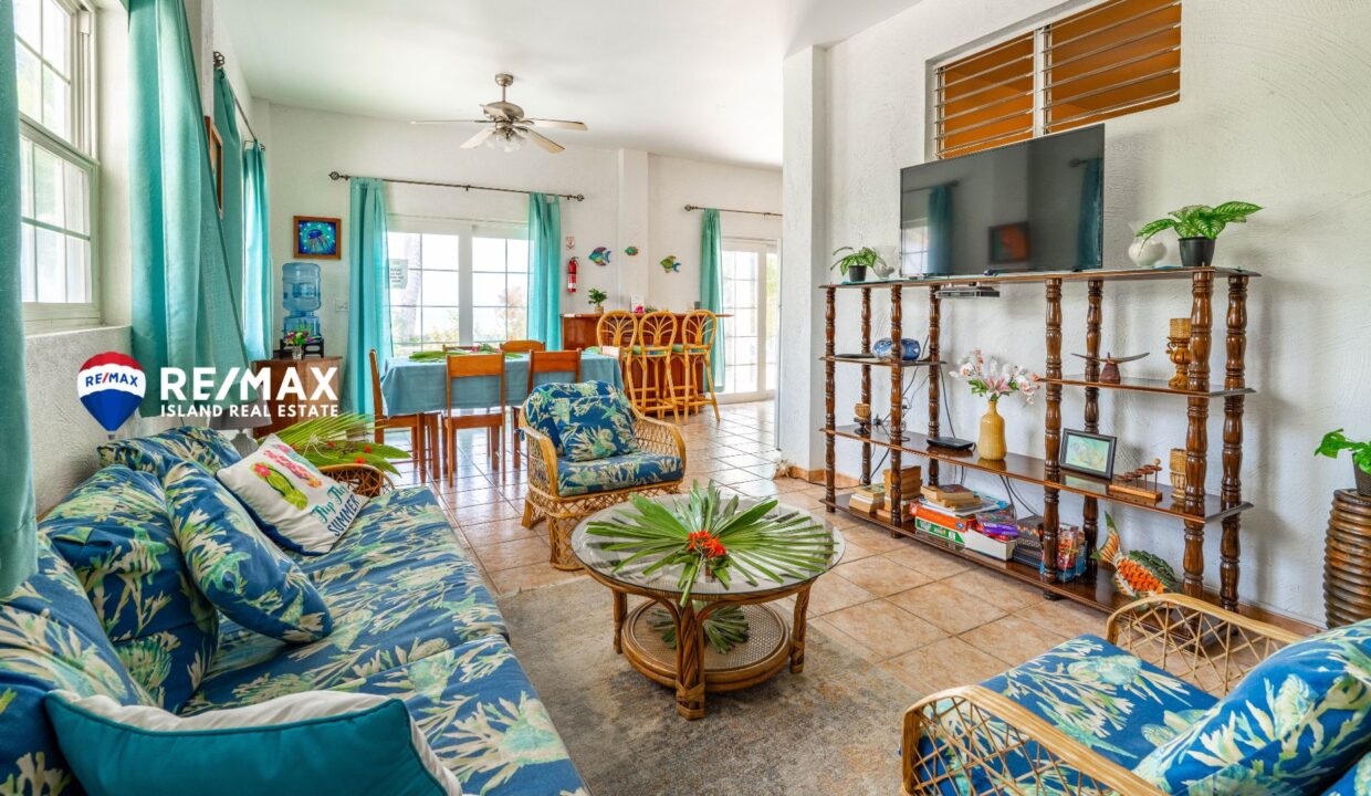 VIEW-THE-BLUE-BEACHFRONT-HOME-RESIZED-WATERMARKED-35