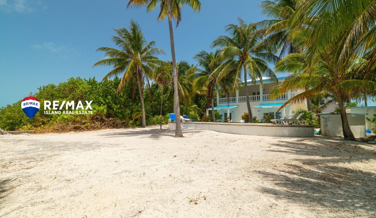 VIEW-THE-BLUE-BEACHFRONT-HOME-RESIZED-WATERMARKED-43