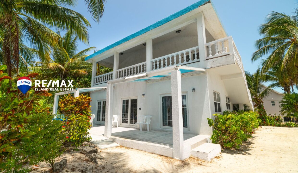 VIEW-THE-BLUE-BEACHFRONT-HOME-RESIZED-WATERMARKED-44