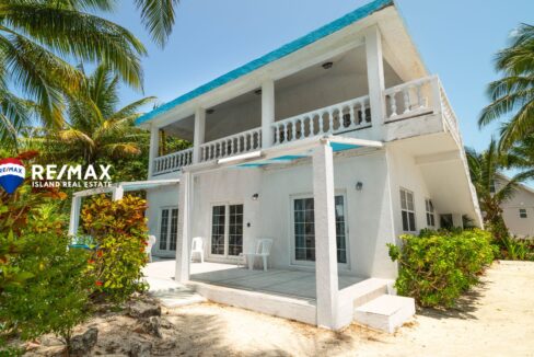 VIEW-THE-BLUE-BEACHFRONT-HOME-RESIZED-WATERMARKED-44