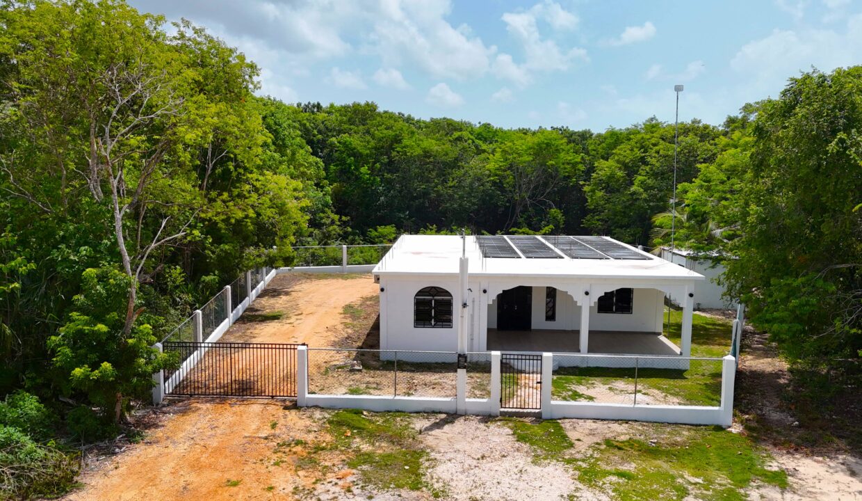 brand-new-home-finca-solana-corozal-belize-front-view