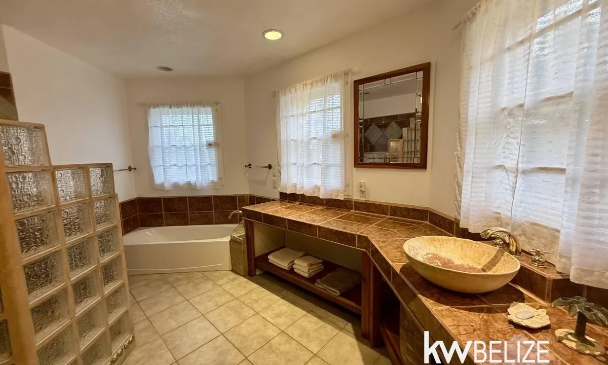 kellerwilliamsbelize-h2127-34