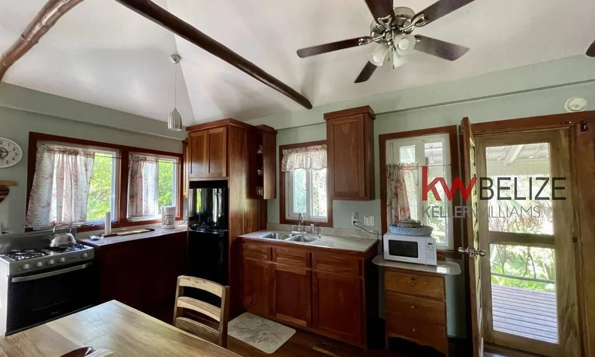 kellerwilliamsbelize-h2090-05