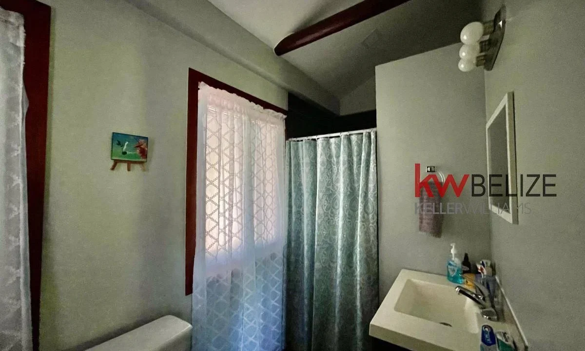 kellerwilliamsbelize-h2090-09