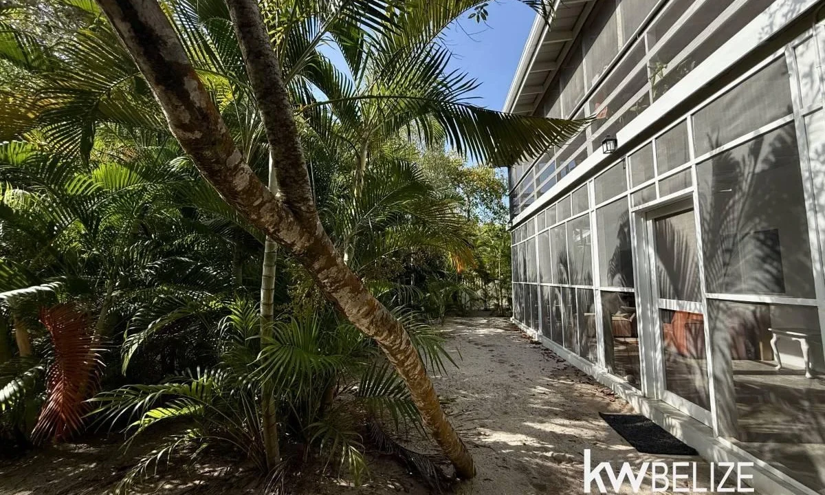 kellerwilliamsbelize-h2114-03