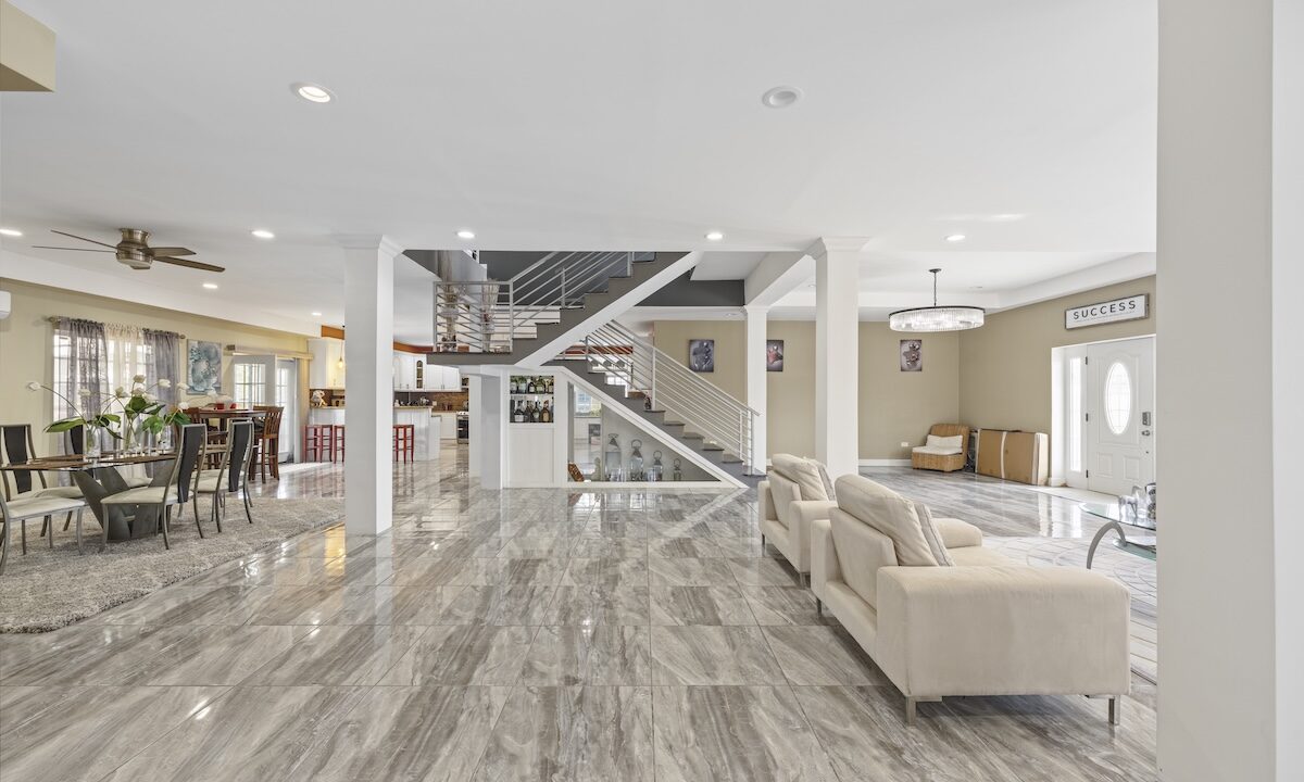 JC-CUELLAR-MODERN-HOME-LADYVILLE-3165-260818