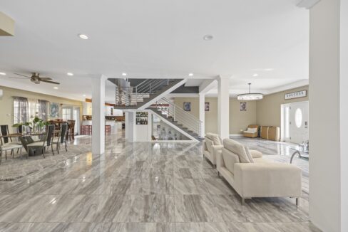 JC-CUELLAR-MODERN-HOME-LADYVILLE-3165-260818