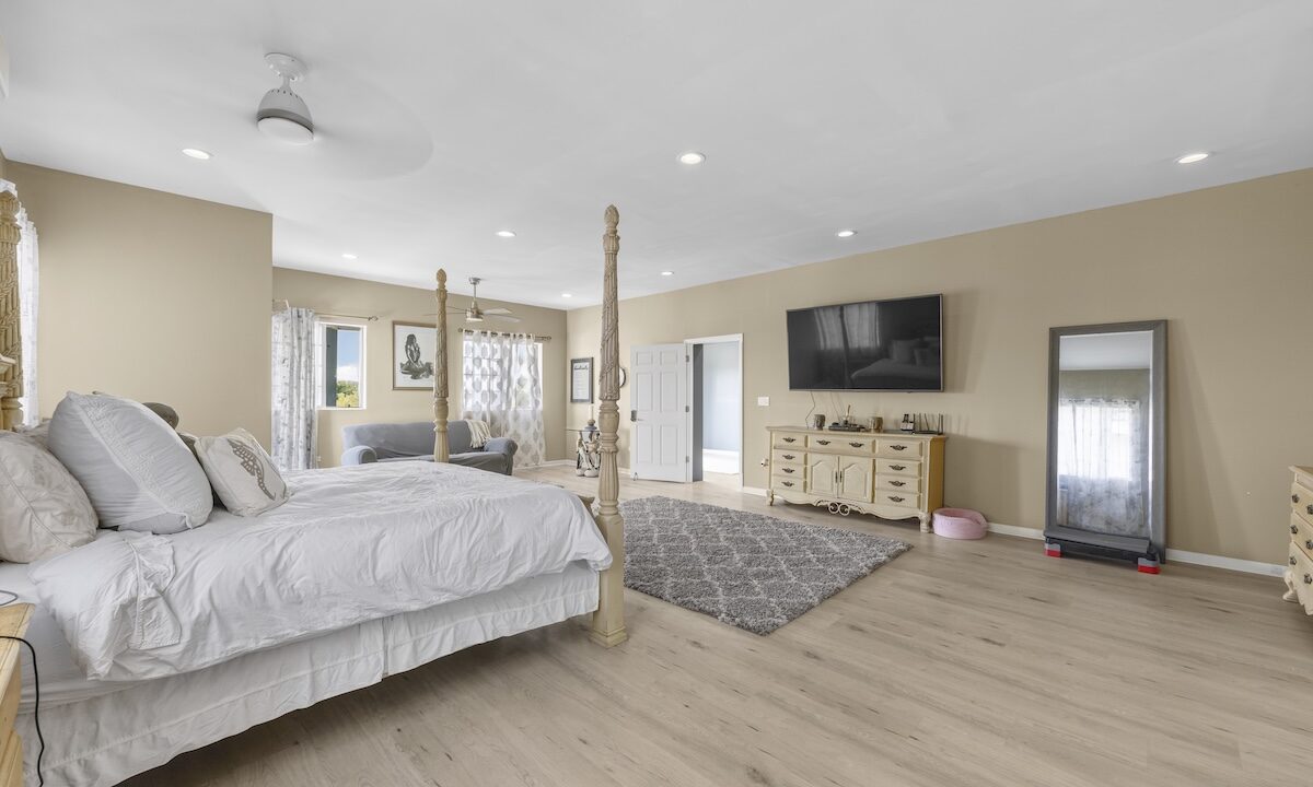 JC-CUELLAR-MODERN-HOME-LADYVILLE-3202-260818