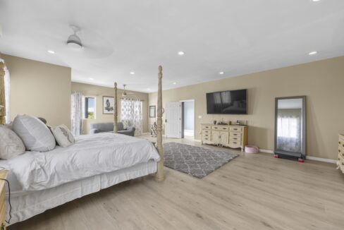 JC-CUELLAR-MODERN-HOME-LADYVILLE-3202-260818