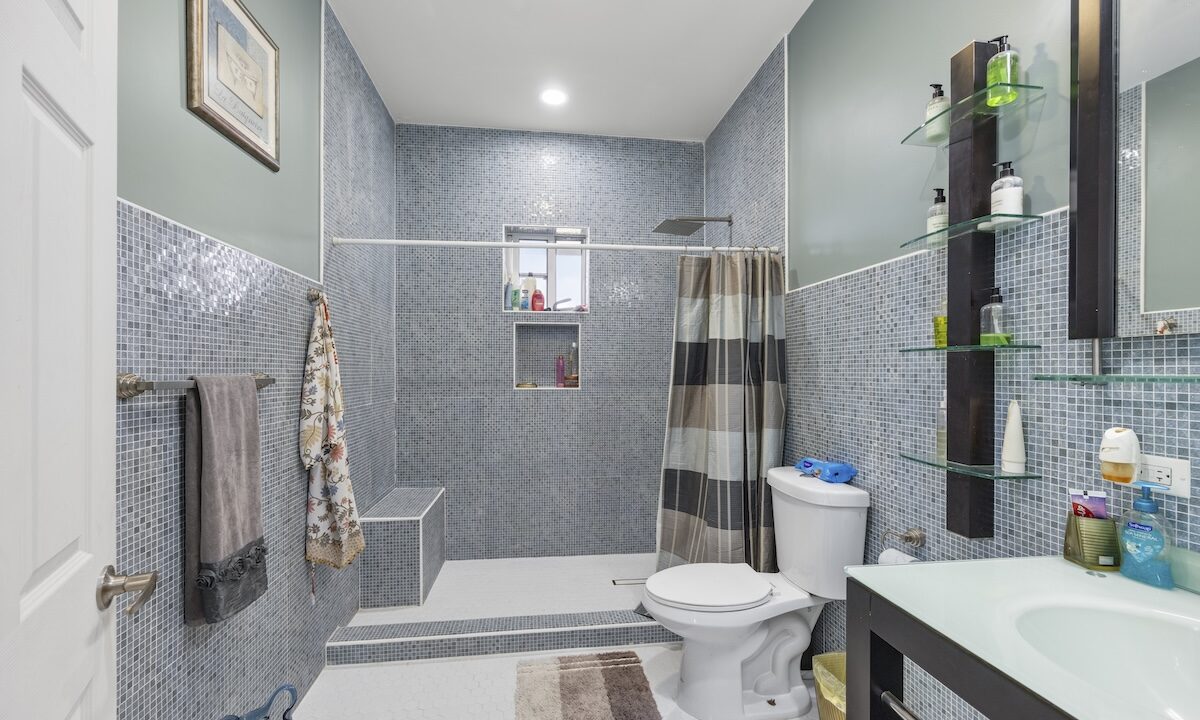 JC-CUELLAR-MODERN-HOME-LADYVILLE-3205-260818
