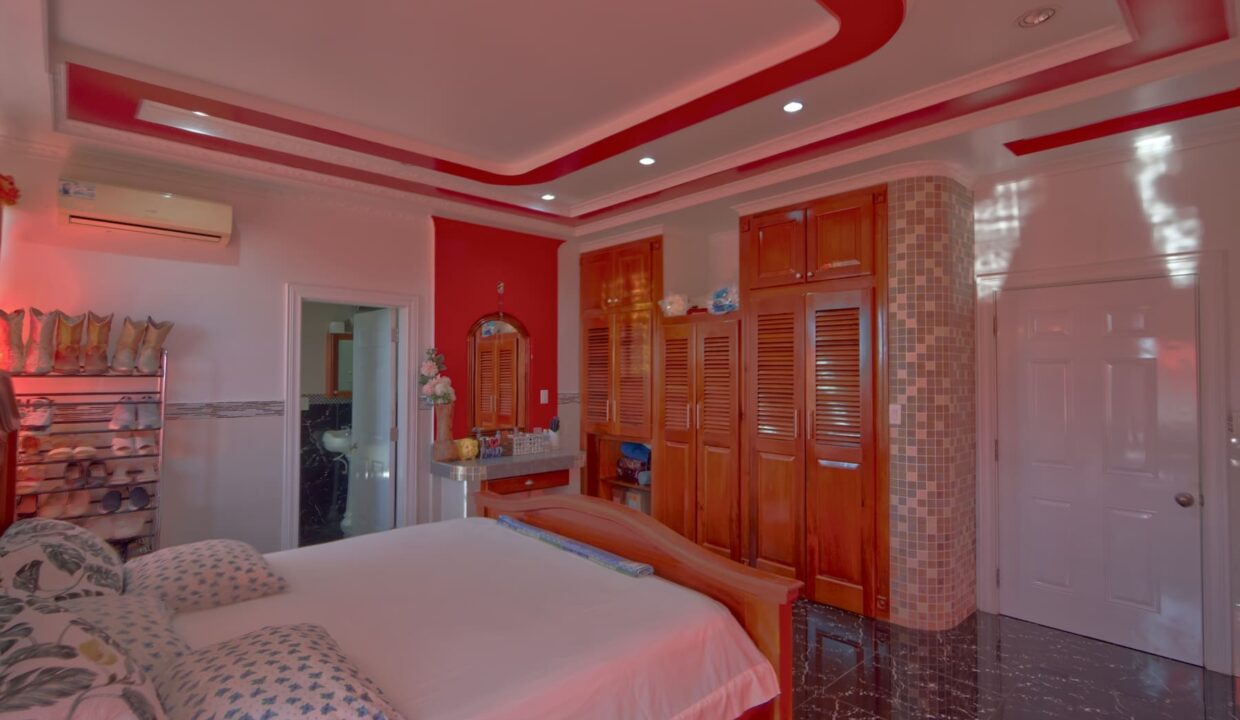 MAIN20ROOM202