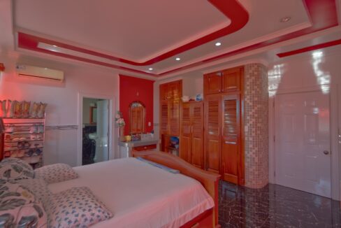 MAIN20ROOM202
