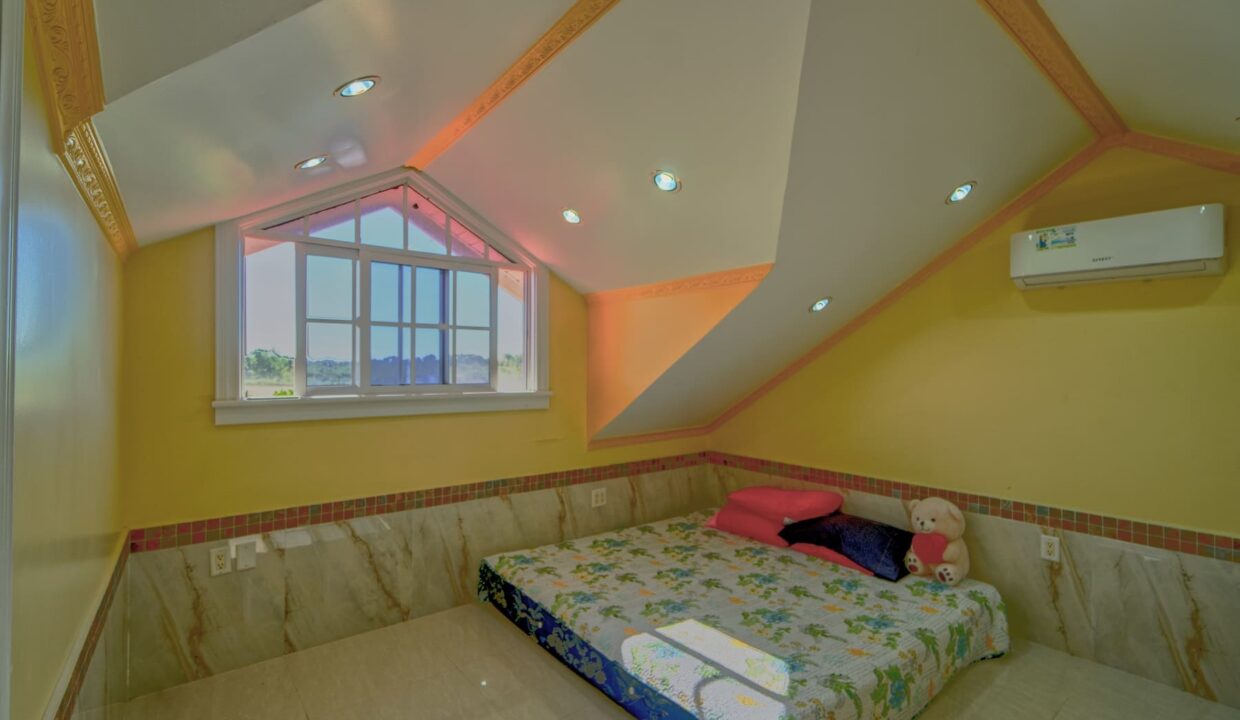 UPPER20ROOM201