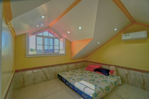 UPPER20ROOM201
