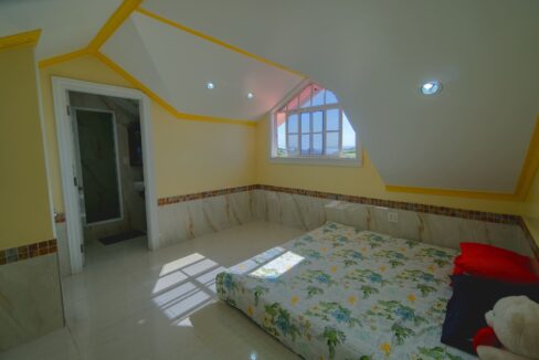 UPPER20ROOM202